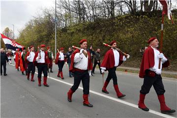 Vukovar: Kolona sjećanja krenula gradskim ulicama do Memorijalnog groblja