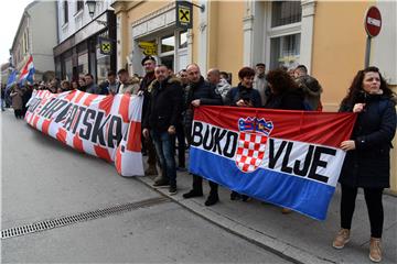 Vukovar: Kolona sjećanja krenula gradskim ulicama do Memorijalnog groblja