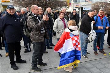 Vukovar: Kolona sjećanja krenula gradskim ulicama do Memorijalnog groblja