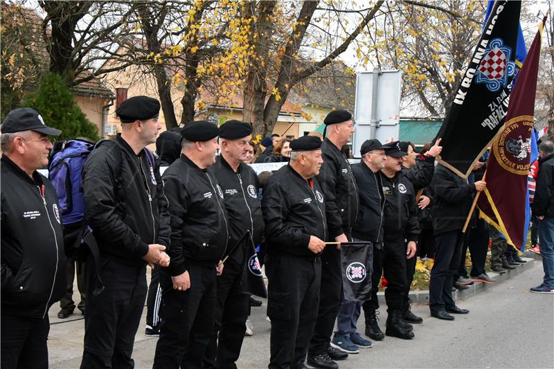 Vukovar: Kolona sjećanja krenula gradskim ulicama do Memorijalnog groblja