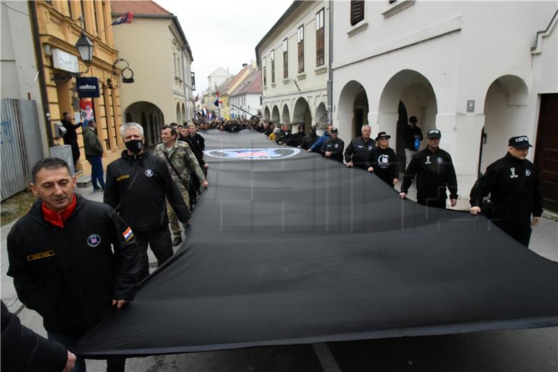 Vukovar: Kolona sjećanja krenula gradskim ulicama do Memorijalnog groblja