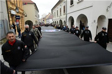 Vukovar: Kolona sjećanja krenula gradskim ulicama do Memorijalnog groblja