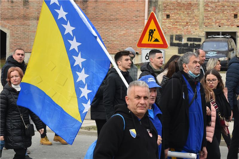 Vukovar: Kolona sjećanja krenula gradskim ulicama do Memorijalnog groblja