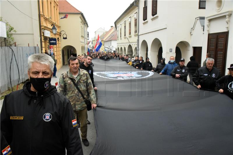 Vukovar: Kolona sjećanja krenula gradskim ulicama do Memorijalnog groblja