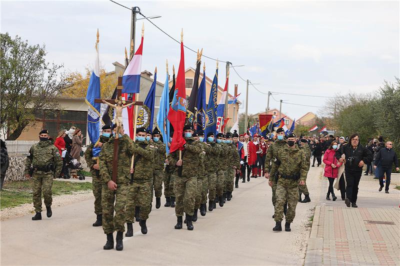 Several thousand people participate in commemorative march in Škabrnja