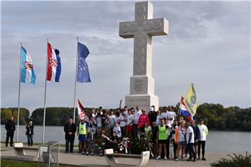 Lanterns floated down Danube in memory of fallen and missing defenders, civilians