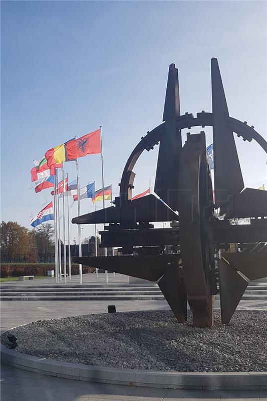 MORH: U sjedištu NATO-a u Bruxellesu odana počast žrtvi Vukovara i Škabrnje