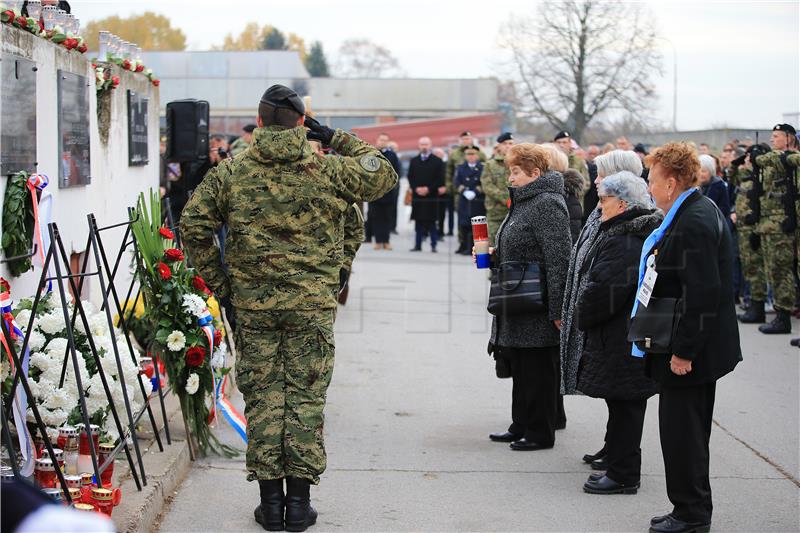 Vukovar: Polaganje vijenaca u spomen na žrtve Borovog naselja