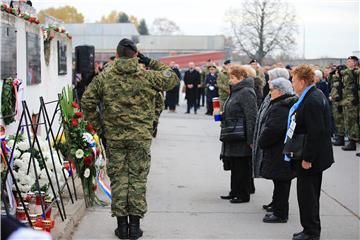 Vukovar: Polaganje vijenaca u spomen na žrtve Borovog naselja