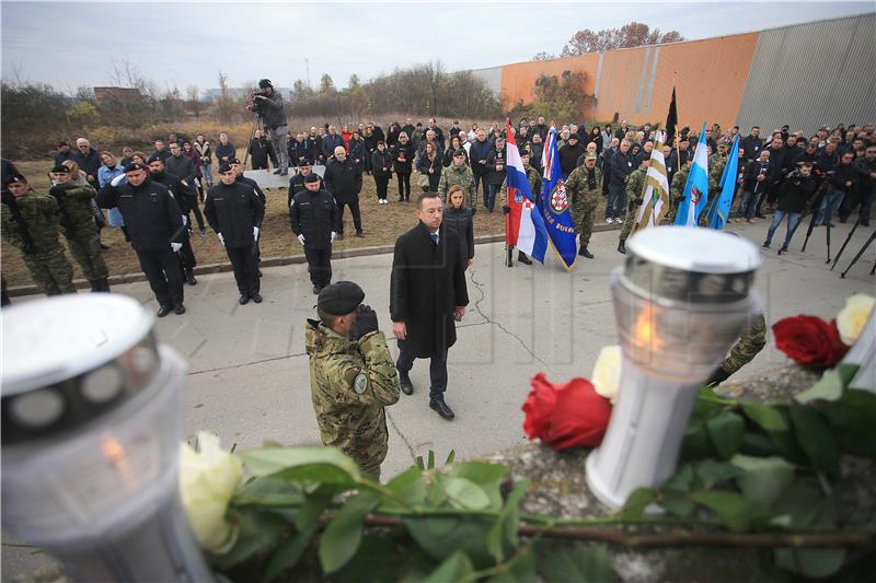 Vukovar: Polaganje vijenaca u spomen na žrtve Borovog naselja