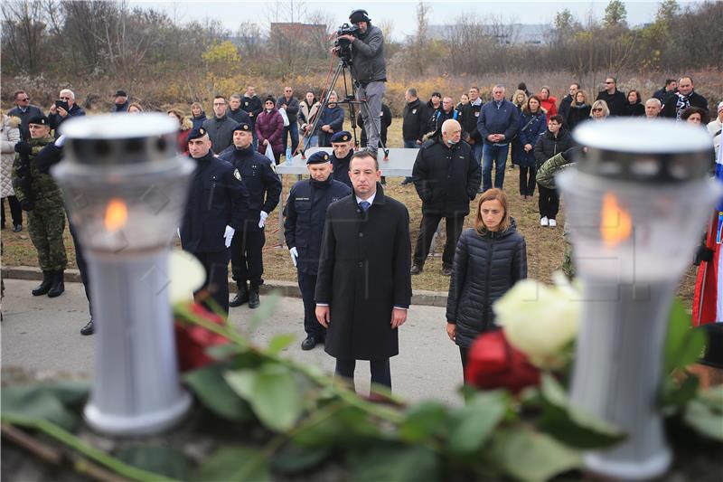 Vukovar: Polaganje vijenaca u spomen na žrtve Borovog naselja