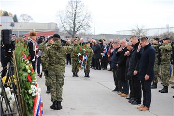 Vukovar: Polaganje vijenaca u spomen na žrtve Borovog naselja