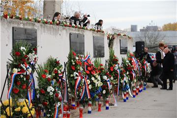 Vukovar: Polaganje vijenaca u spomen na žrtve Borovog naselja