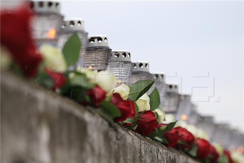 Vukovar: Polaganje vijenaca u spomen na žrtve Borovog naselja