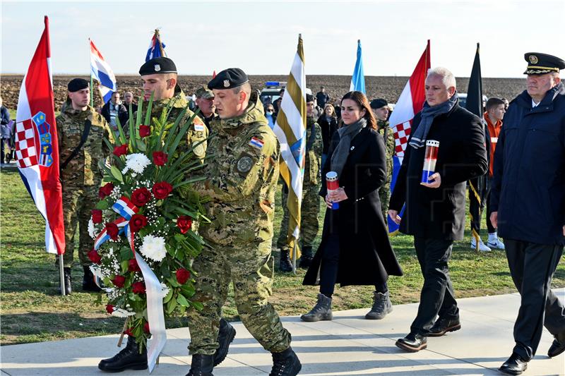 Vukovar: Na Ovčari polaganje vijenaca, prigodni program i molitva