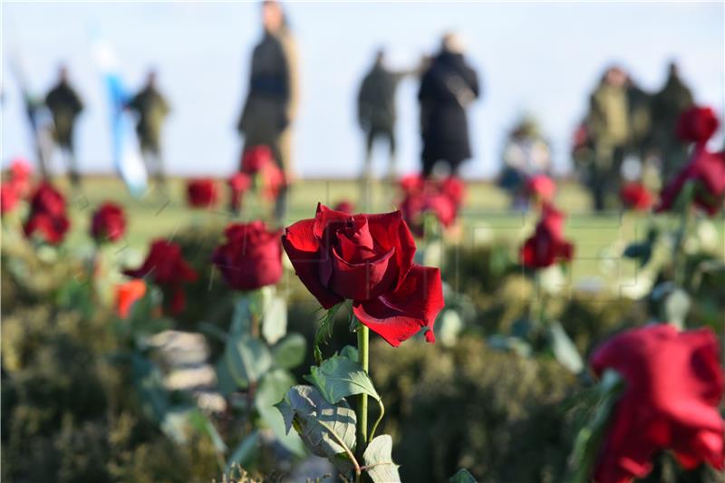 Vukovar: Na Ovčari polaganje vijenaca, prigodni program i molitva