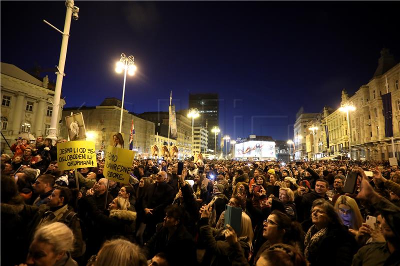 Thousands protest in Zagreb against COVID-19 certificates