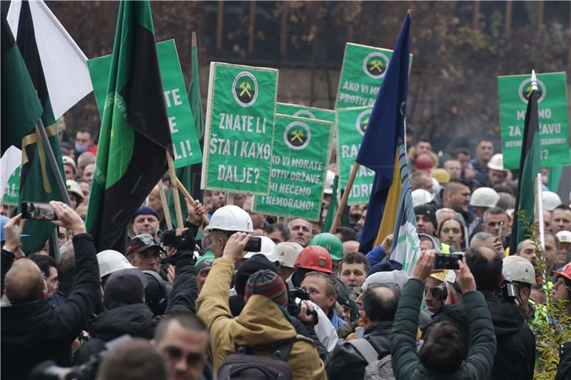 BiH: Prekinut rad u rudnicima ugljena, rudari prosvjedovali u Sarajevu