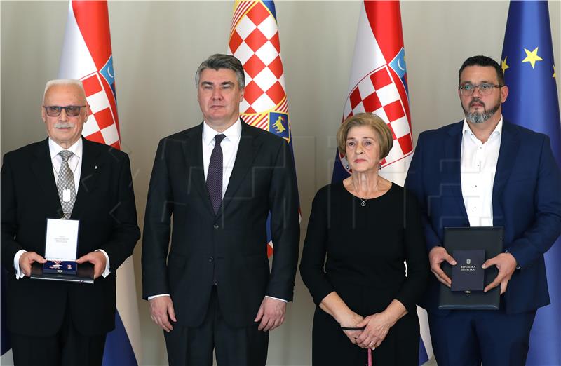 Milanović odlikovao ratne izvjestitelje Žarka Plevnika i posmrtno Željka Ružičića