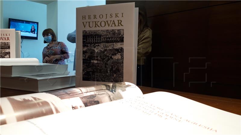 Vukovar: Predstavljena knjiga "Herojski Vukovar"