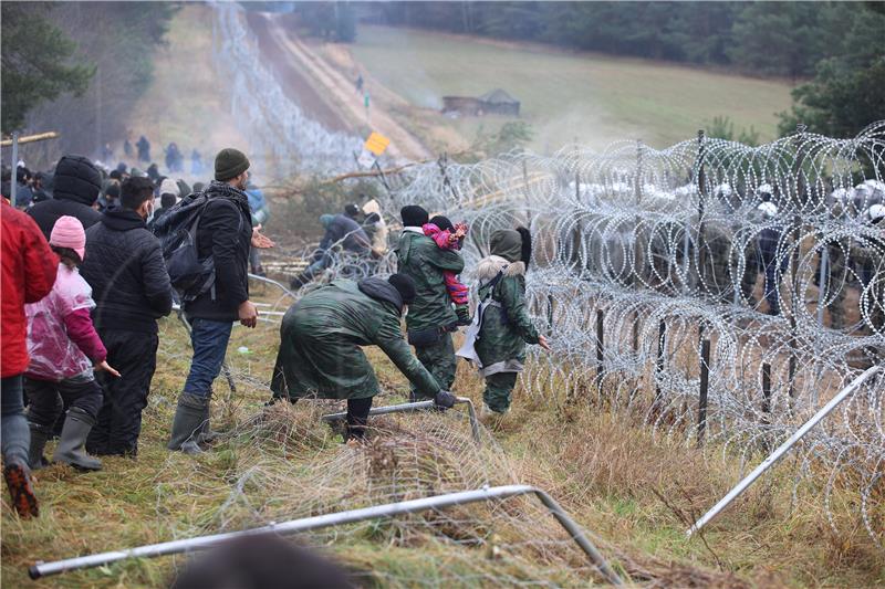 Lukašenko poručio migrantima na granici da ih neće tjerati kući