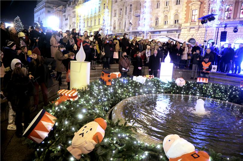 Počeo Advent u Zagrebu, gradonačelnik Tomašević upalio prvu svijeću, svijeću nade