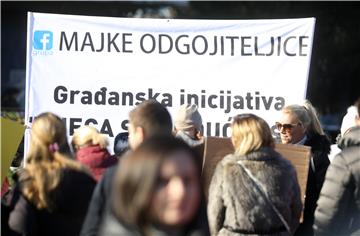 Zagreb: Roditelji-odgojitelji opet prosvjedovali protiv ukidanja demografske mjere