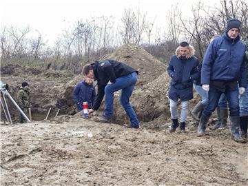 HV angažiran na pretrazi i ekshumacijama iz masovne grobnice kod Bobote