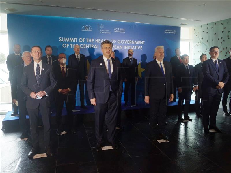 Croatian PM arrives in Montenegro for CEI summit