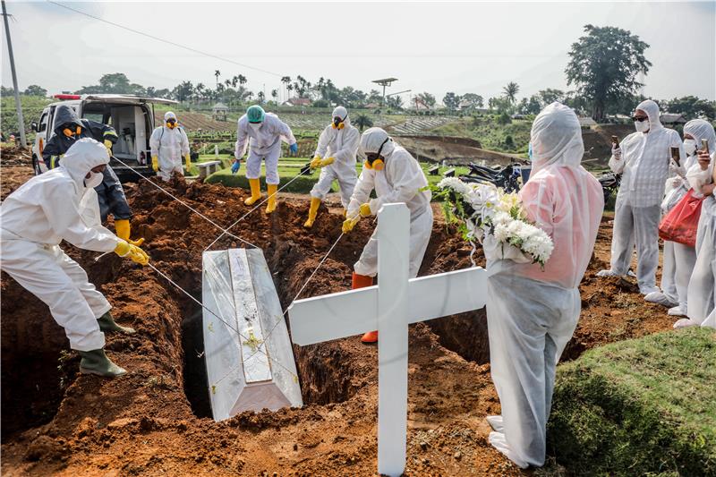 U Indoneziji otkriven spomenik 'herojima covida-19'