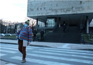 Ispred zgrade Poglavarstva grada Zagreba, roditelji-odgojitelji organizirali druženje