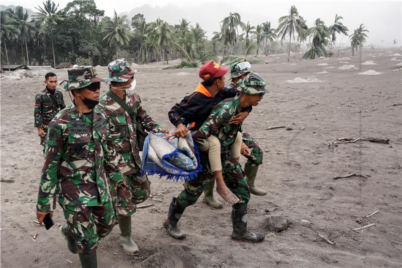 Loše vrijeme otežava potragu za nestalima nakon erupcije vulkana u Indoneziji