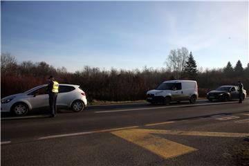 Pijani vozač bez vozačke bježao policiji, dobio 15 dana zatvora