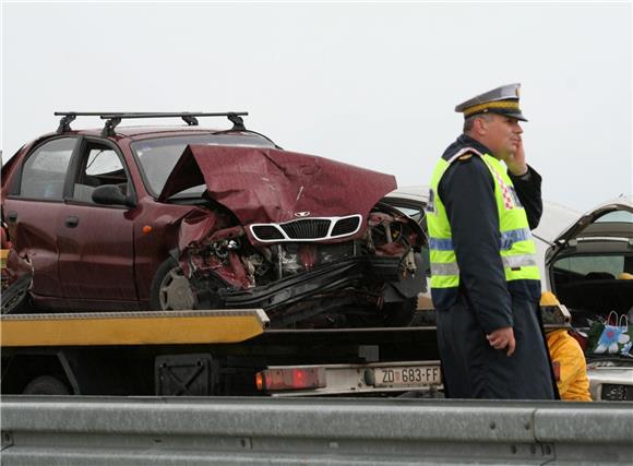 Dvije osobe poginule u sudaru kamiona i automobila kod Vrbovskog