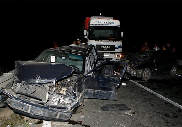 Poginula osoba u sudaru kamiona i automobila kod Zaprešića