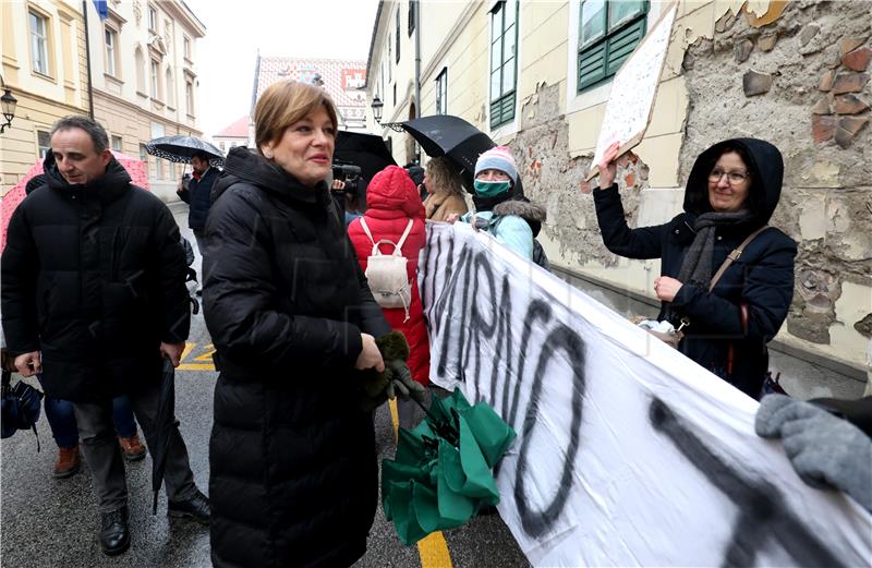 Javni prosvjed Roditelja odgojitelja ispred Skupštine grada Zagreba