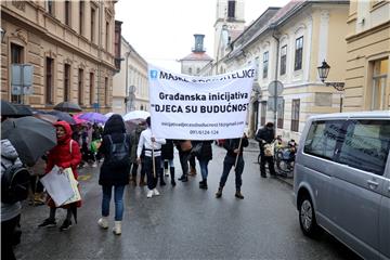 Javni prosvjed Roditelja odgojitelja ispred Skupštine grada Zagreba