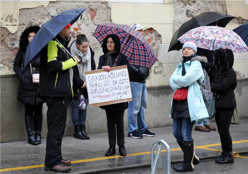 Javni prosvjed Roditelja odgojitelja ispred Skupštine grada Zagreba