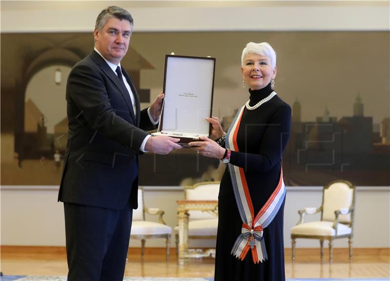 President decorates former PM Jadranka Kosor