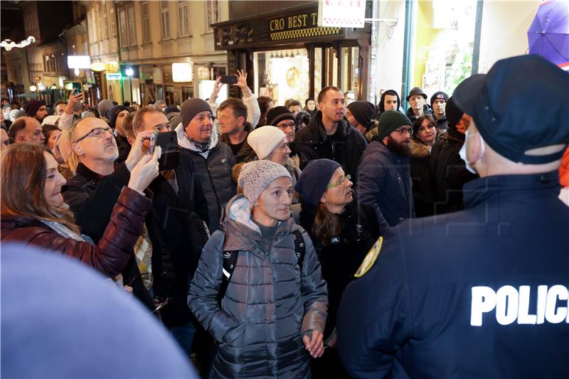 PUZ: Optužni prijedlozi organizatorima okupljanja protiv covid potvrda