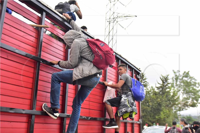 Najmanje 49 osoba poginulo je u sudaru kamiona u Meksiku