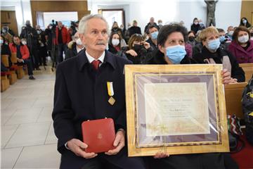 Boži Dolini papinsko odlikovanje „Pro Ecclesia et Pontifice“