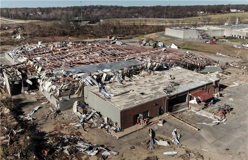 Kentucky: Nakon tornada pretražuju se ruševine