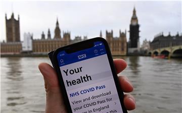 BRITAIN CORONAVIRUS HEALTH OMICRON VARIANT NEW MEASURES PASSPORTS