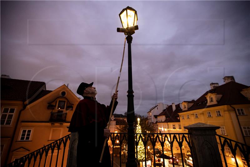 CZECH REPUBLIC LAMPLIGHTER