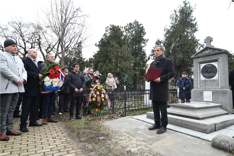 HNV i Pupovac položili vijence na grob skladatelja hrvatske himne u Novome Sadu