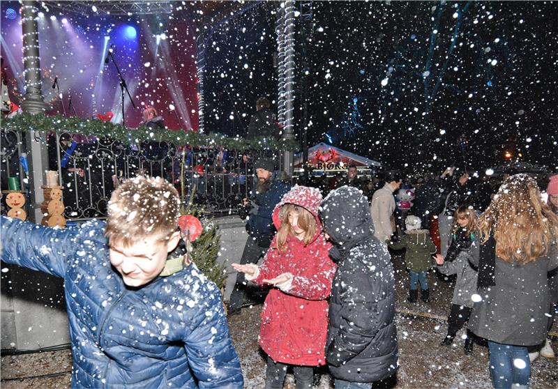 Otvoren Advent u Karlovcu