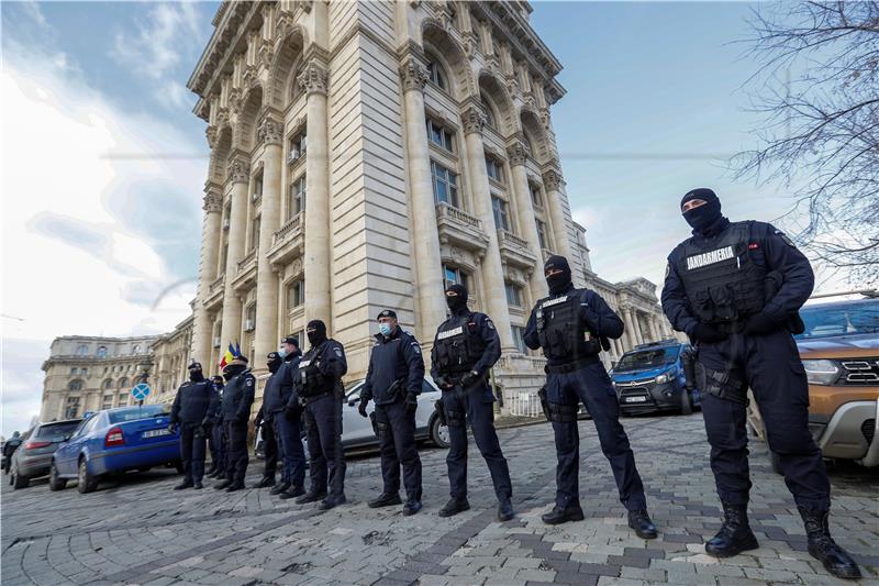 Prosvjednici protiv covid potvrda pokušali upasti u rumunjski parlament 