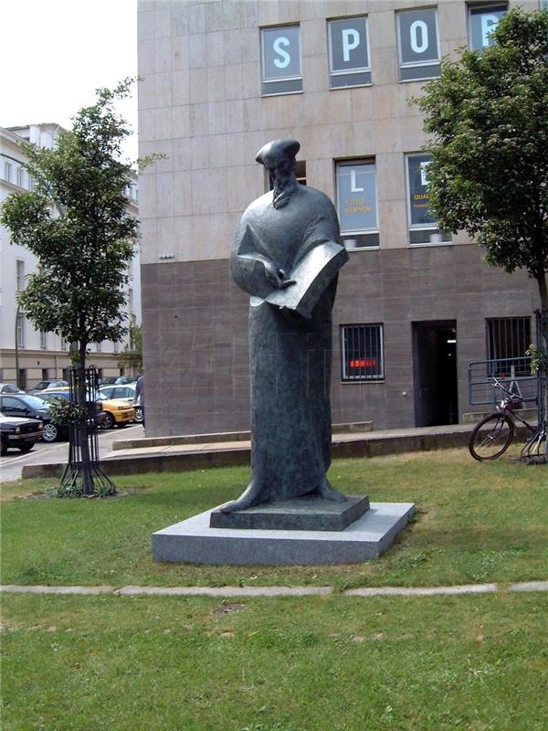 Knjižica za djecu o Maruliću "500 mi je godina tek!"