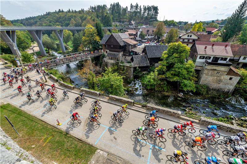 CRO RACE: Prolog kroz Slunj i Rastoke